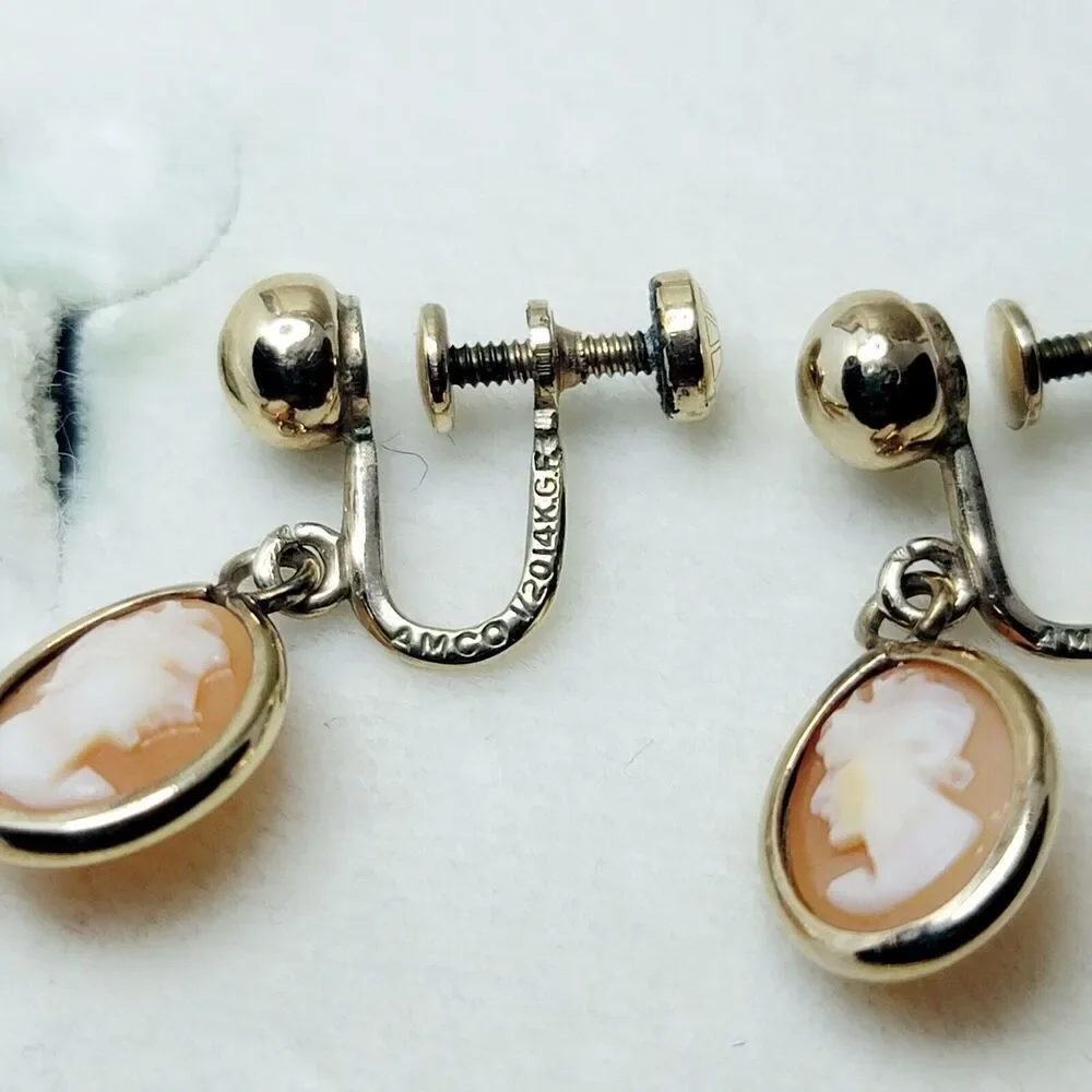 VINTAGE AMCO JEWELS 14K GOLD OVERLAY GEUINE CAMEO PENDANT SCREW BACK EARRING SET